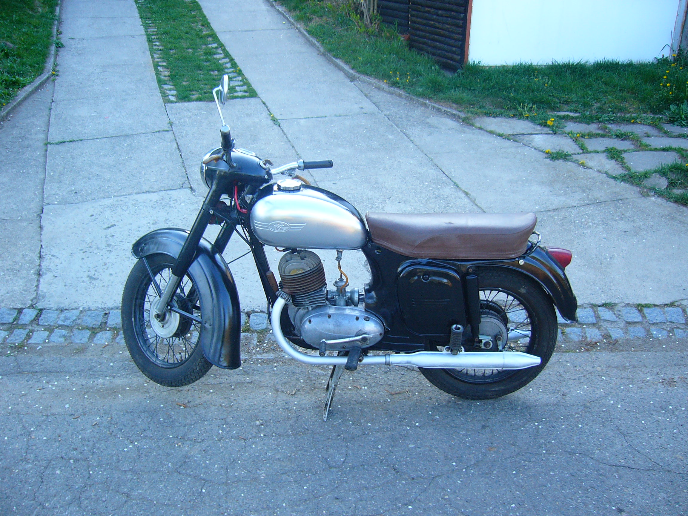 jawa 175 003.jpg