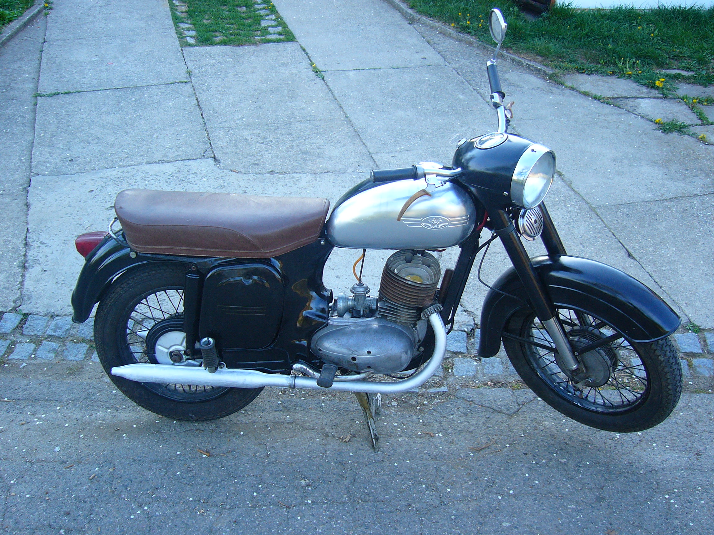 jawa 175 002.jpg